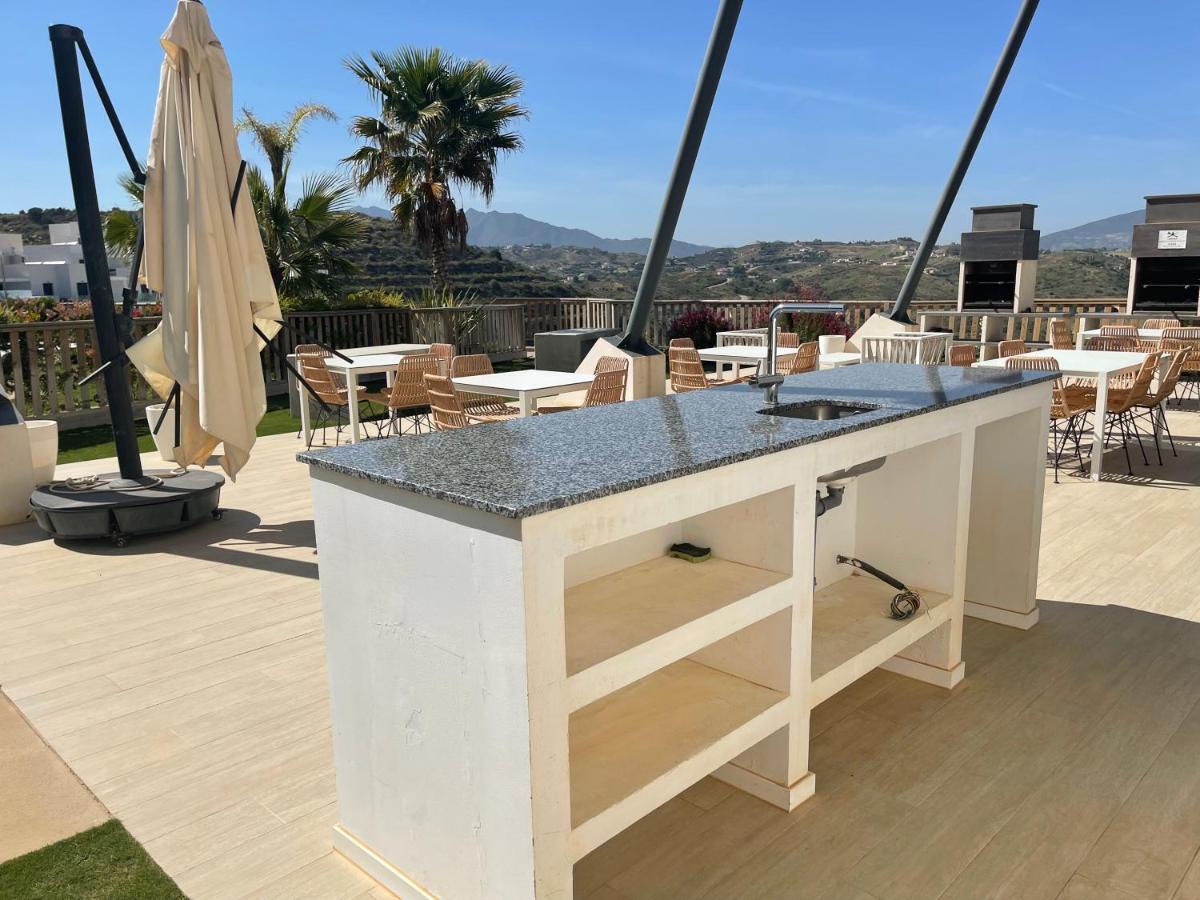 2-Bedroom-Apartment With A Terrace, Pool, Gym Malaga Exterior photo