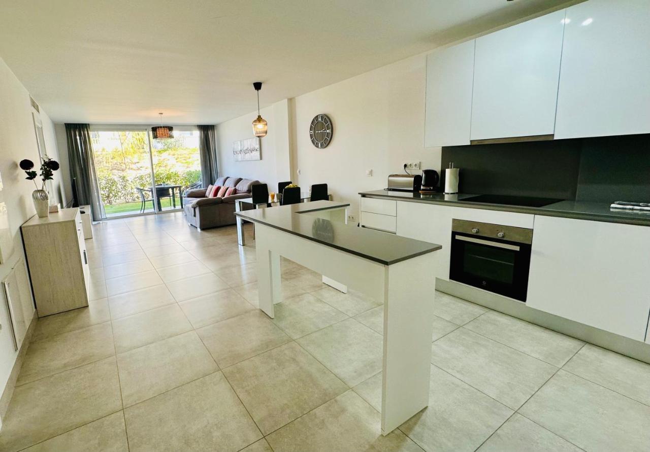 2-Bedroom-Apartment With A Terrace, Pool, Gym Malaga Exterior photo
