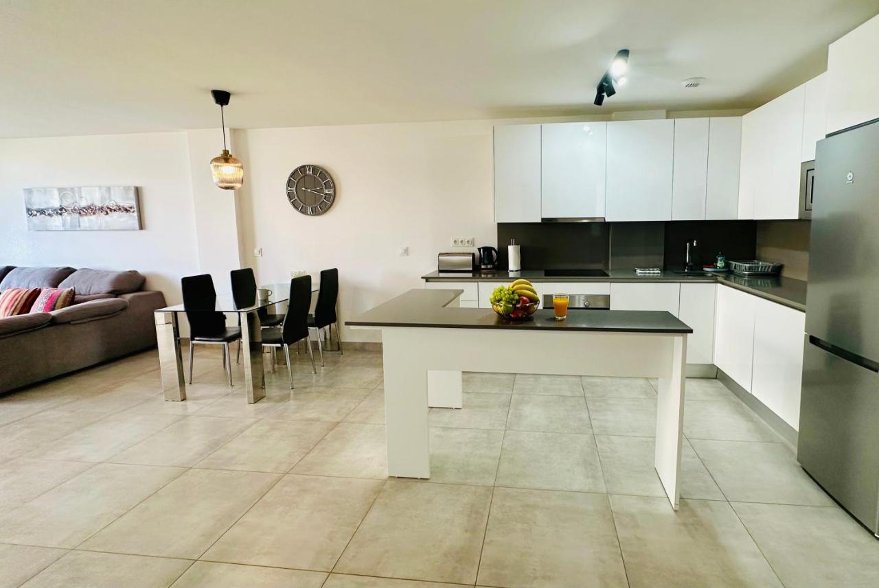 2-Bedroom-Apartment With A Terrace, Pool, Gym Malaga Exterior photo