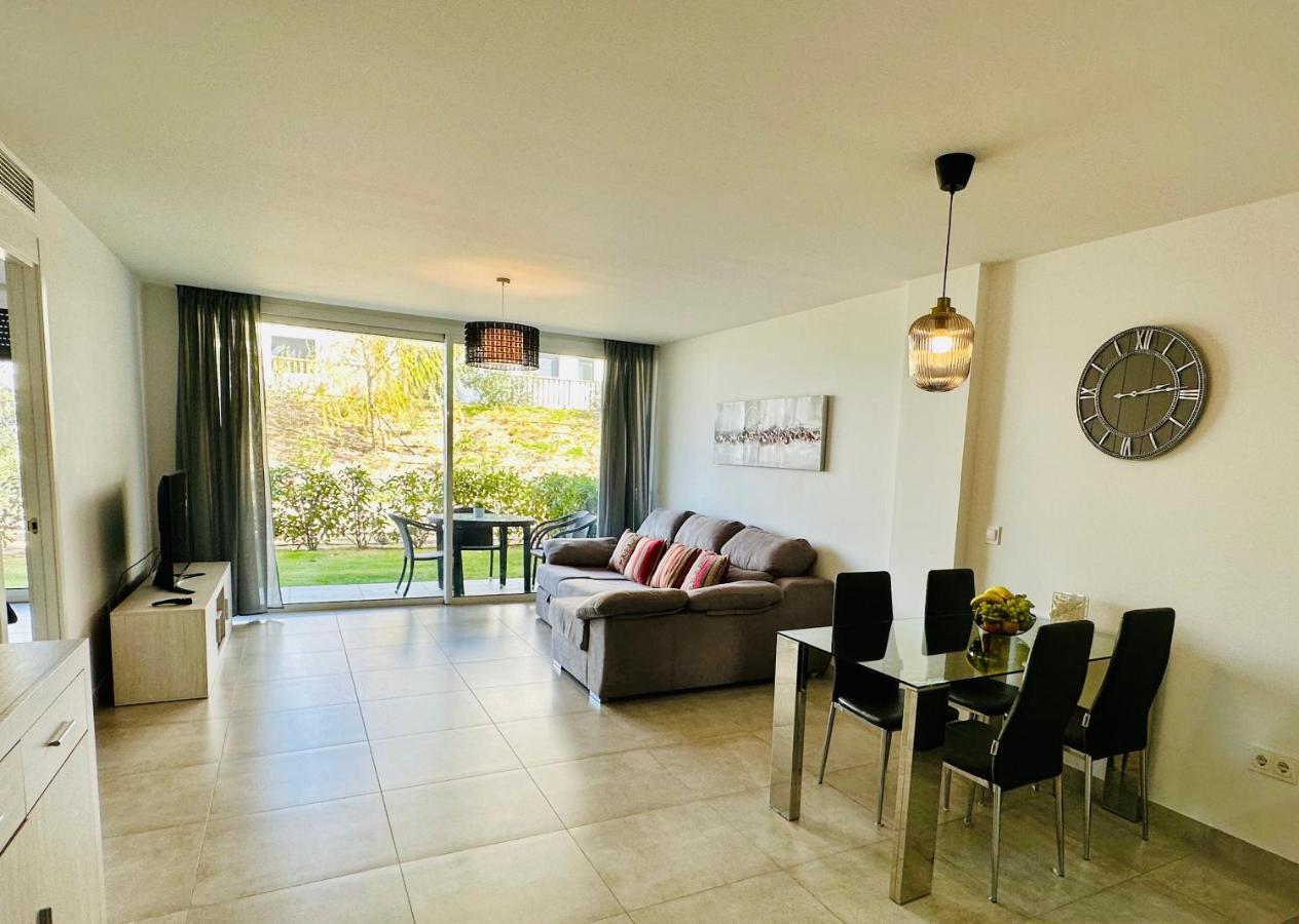 2-Bedroom-Apartment With A Terrace, Pool, Gym Malaga Exterior photo